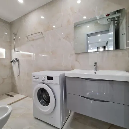 Alvi Apartment